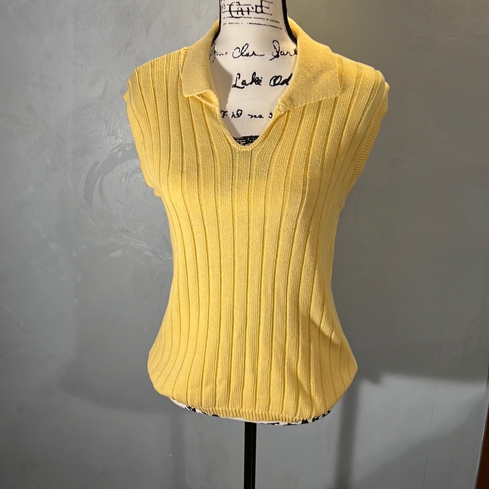 Gloria Vanderbilt Medium Yellow sweater vest